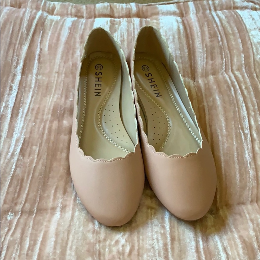 never worn scalloped flats